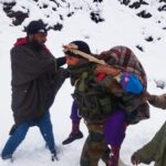 INDIAN ARMY EVACUATES 80 YEAR OLD LADY, WITH SEVERE FEVER & ARTHRITIS AMID HEAVY SNOWFALL