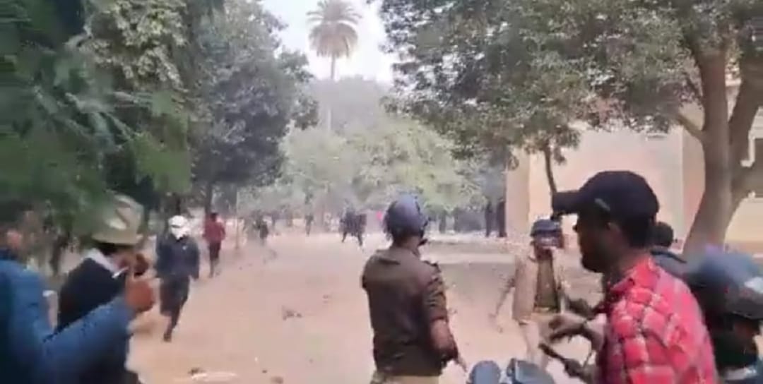 Prayagraj: Students And Guards Collide On Allahabad University